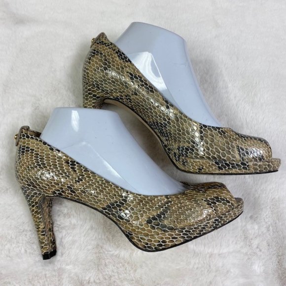 Stuart Weitzman Logo Plainfield Peep-Toe Pumps‎ Heels Mushroom Sea Crystal Sz 9 - Picture 1 of 14